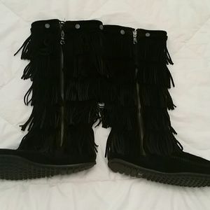 Minnetonka fringe suede boots